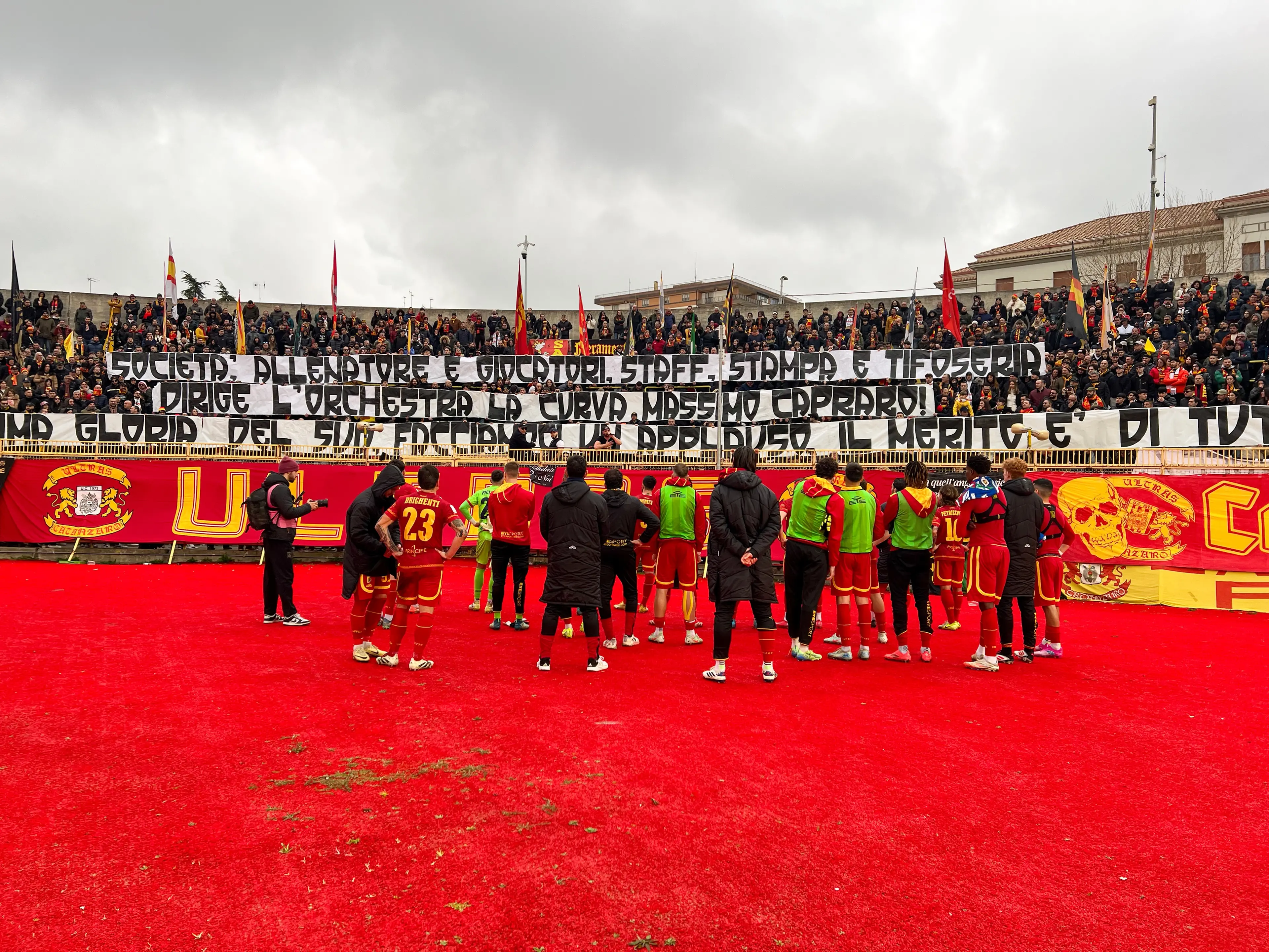 L’incredibile e particolare stagione del Catanzaro: la “squadra dei pareggi” che vola in zona\u00A0playoff\n