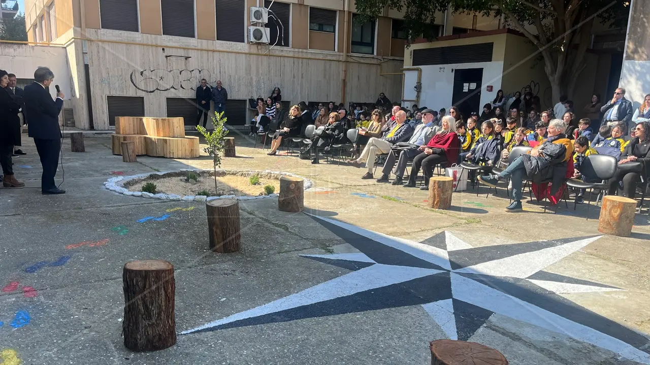 <p>L&#39;aula didattica all&#39;aperto del liceo artistico Preti - Frangipane intitolata&nbsp;alla Giusta tra le Nazioni di Reggio Calabria, Bianca Ripepi Sotgiu</p>\\n