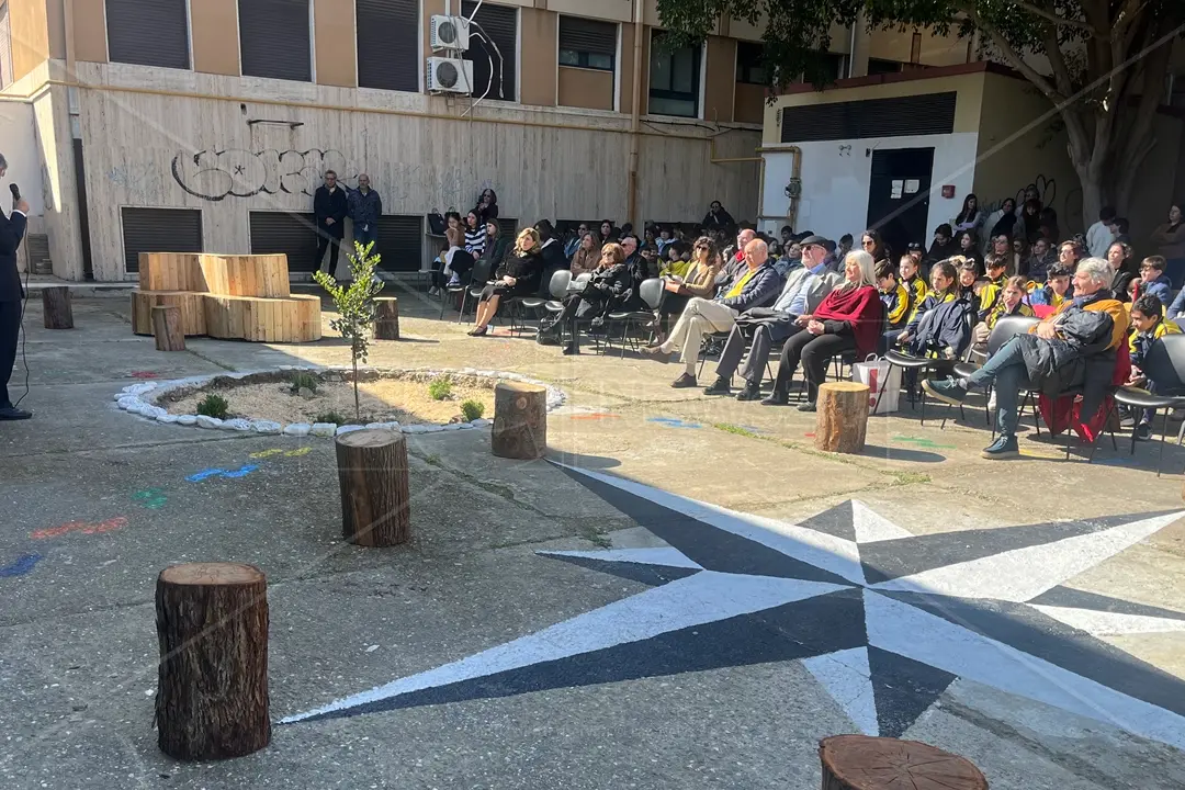 <p>L&#39;aula didattica all&#39;aperto del liceo artistico Preti - Frangipane intitolata&nbsp;alla Giusta tra le Nazioni di Reggio Calabria, Bianca Ripepi Sotgiu</p>\\n