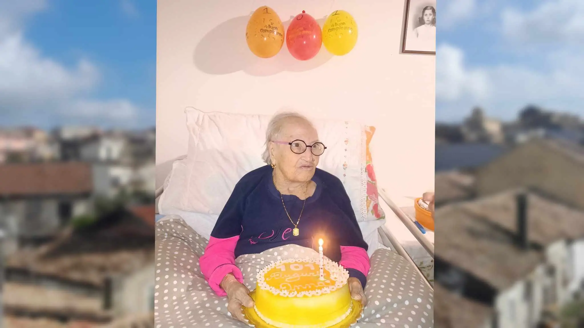 Centouno anni racchiusi in un sorriso, la signora Anna Sulla festeggia il\u00A0suo compleanno\u00A0tra amici e parenti\n