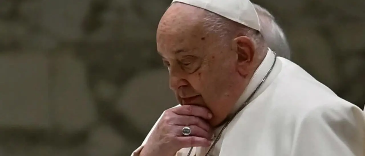 La voce di Papa Francesco trasmessa in piazza San Pietro: «Vi ringrazio per le preghiere»