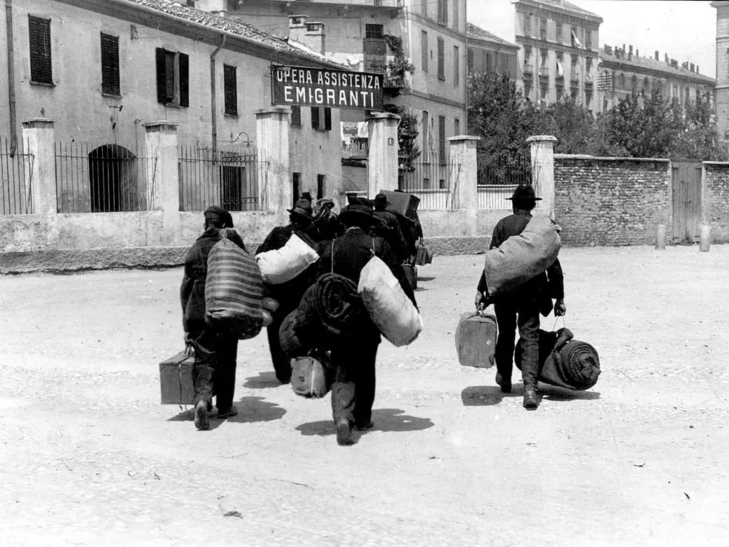 L’Italia che divora sé stessa: inflazione, lavoro povero e il crollo di un Paese senza futuro