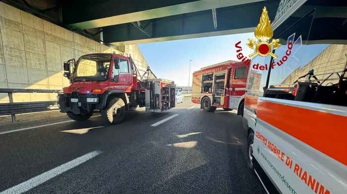 <p>La scena dell&#39;incidente (foto Ansa)</p>\\n