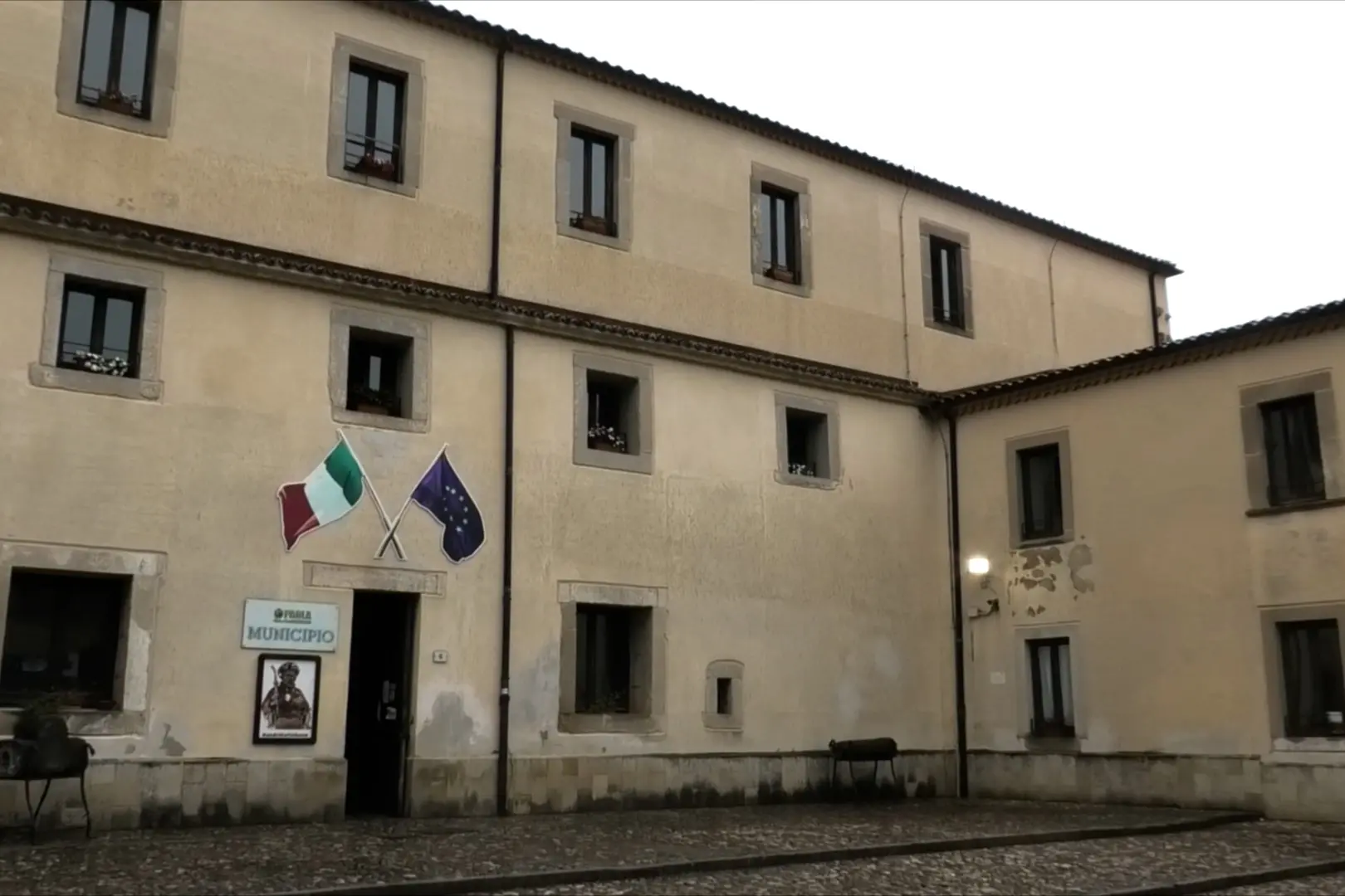 <p>Il Comune di Paola</p>\\n