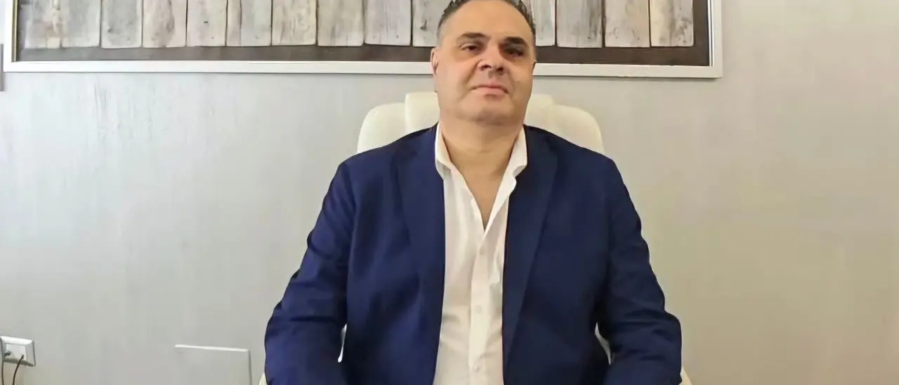 Esporta caffè in 38 paesi del mondo, l’imprenditore calabrese Vincenzo Rossi: «Prezzi in aumento, presto la tazzina al bar costerà 2 euro»\n