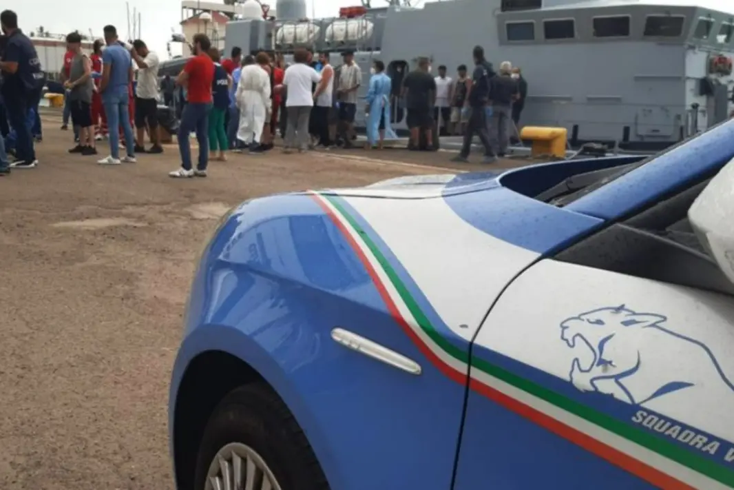 <p>Arrivo migranti a Crotone (foto di repertorio)</p>\\n