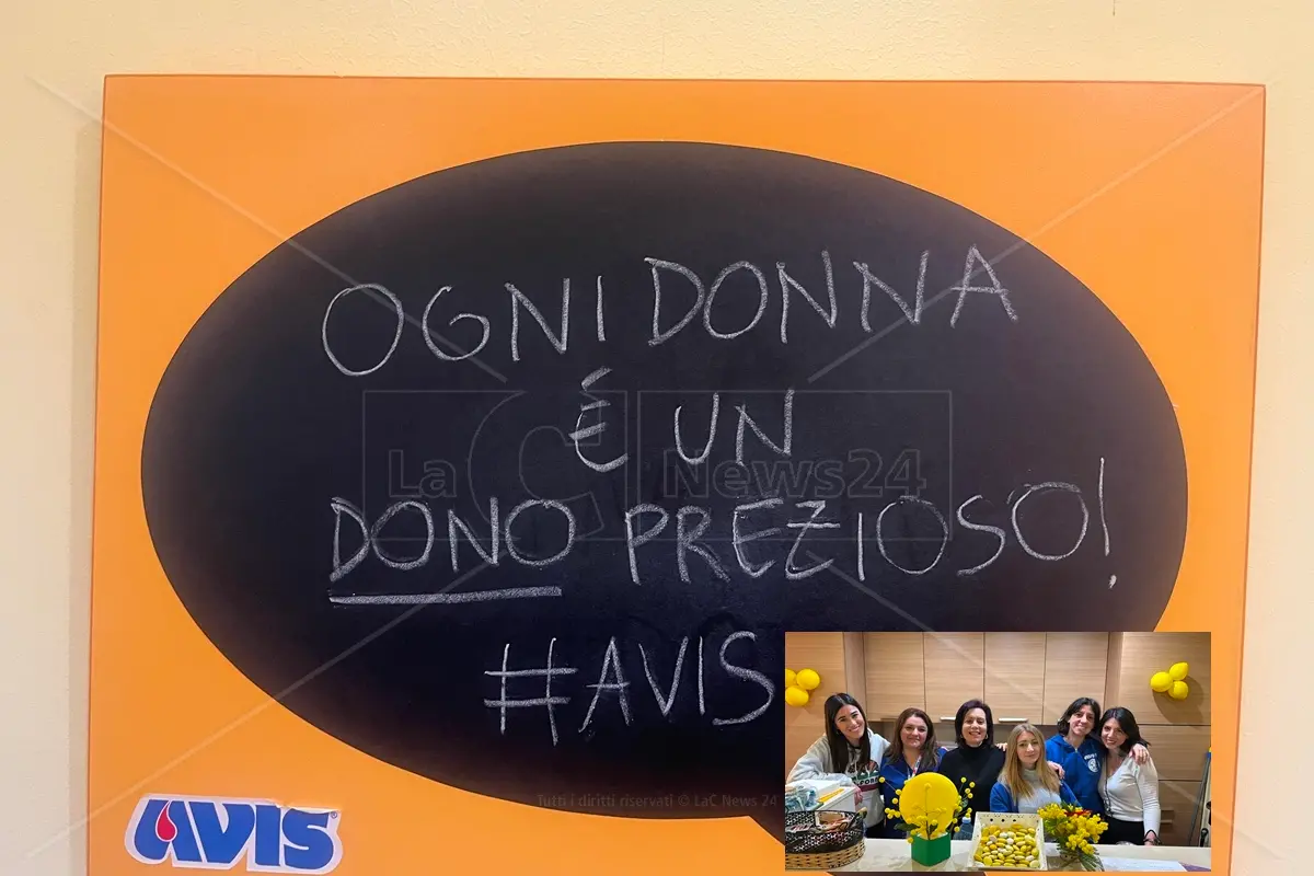 <p>Un messaggio nella bacheca dell&#39;unit&agrave; di raccolta dell&#39;Avis comunale OdV di Reggio Calabria e le donne dello staff nel riquadro</p>\\n