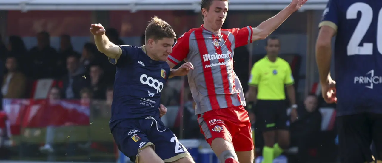 Cremonese-Catanzaro, disastro giallorosso allo Zini: finale 4 a 0. I grigiorossi sorpassano le Aquile in classifica