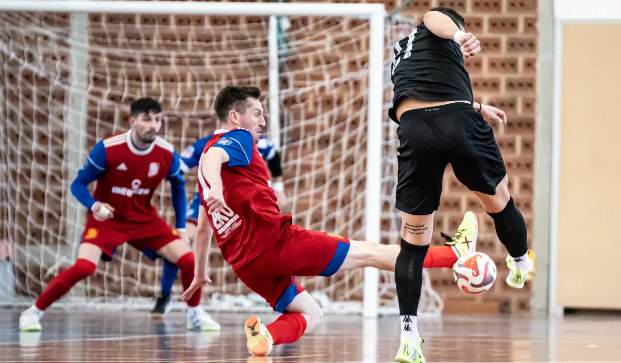 Calcio a cinque, la Calabria vola sul parquet con gli scatti in vetta di Blingink Soverato e Gallinese