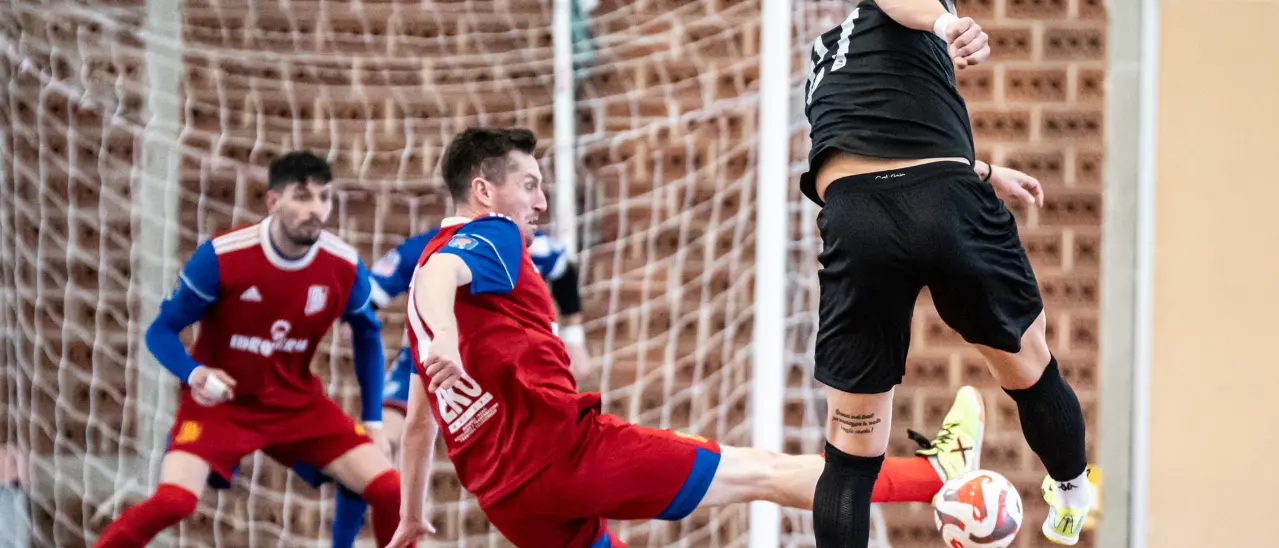 Calcio a cinque, la Calabria vola sul parquet con gli scatti in vetta di Blingink Soverato e Gallinese