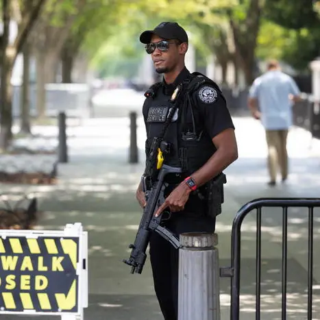 Clima esplosivo a Washington: il Secret Service spara a un uomo armato vicino alla Casa Bianca\n