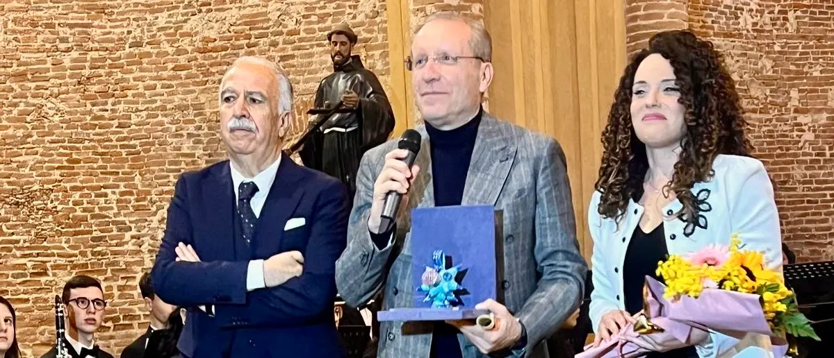 A LaC News24 il premio “Una vita per la musica” per il suo impegno nella divulgazione culturale\n