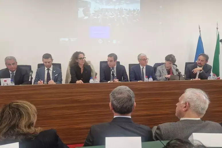 La Calabria investe 45 milioni per il recupero dei\u00A0beni confiscati, Occhiuto: «Dimostriamo che lo Stato è più forte della ‘ndrangheta»\n