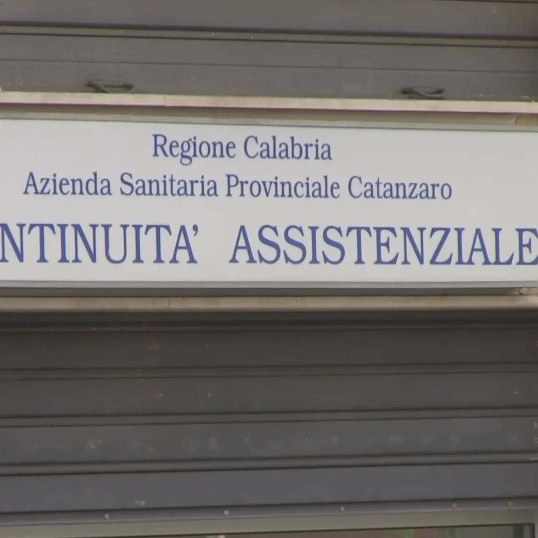 Missione (quasi) impossibile trovare una Guardia medica a Catanzaro domenica: «Chiuse o senza medici, se non protestiamo nulla cambierà»\n