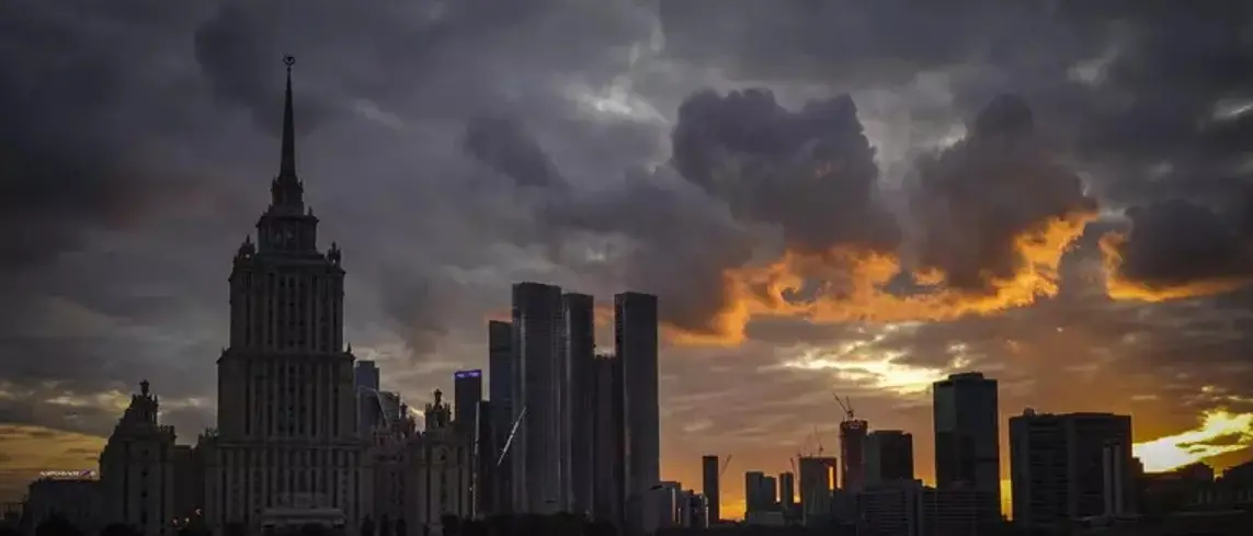 Attacco con droni su Mosca, stop ai voli in due aeroporti\n