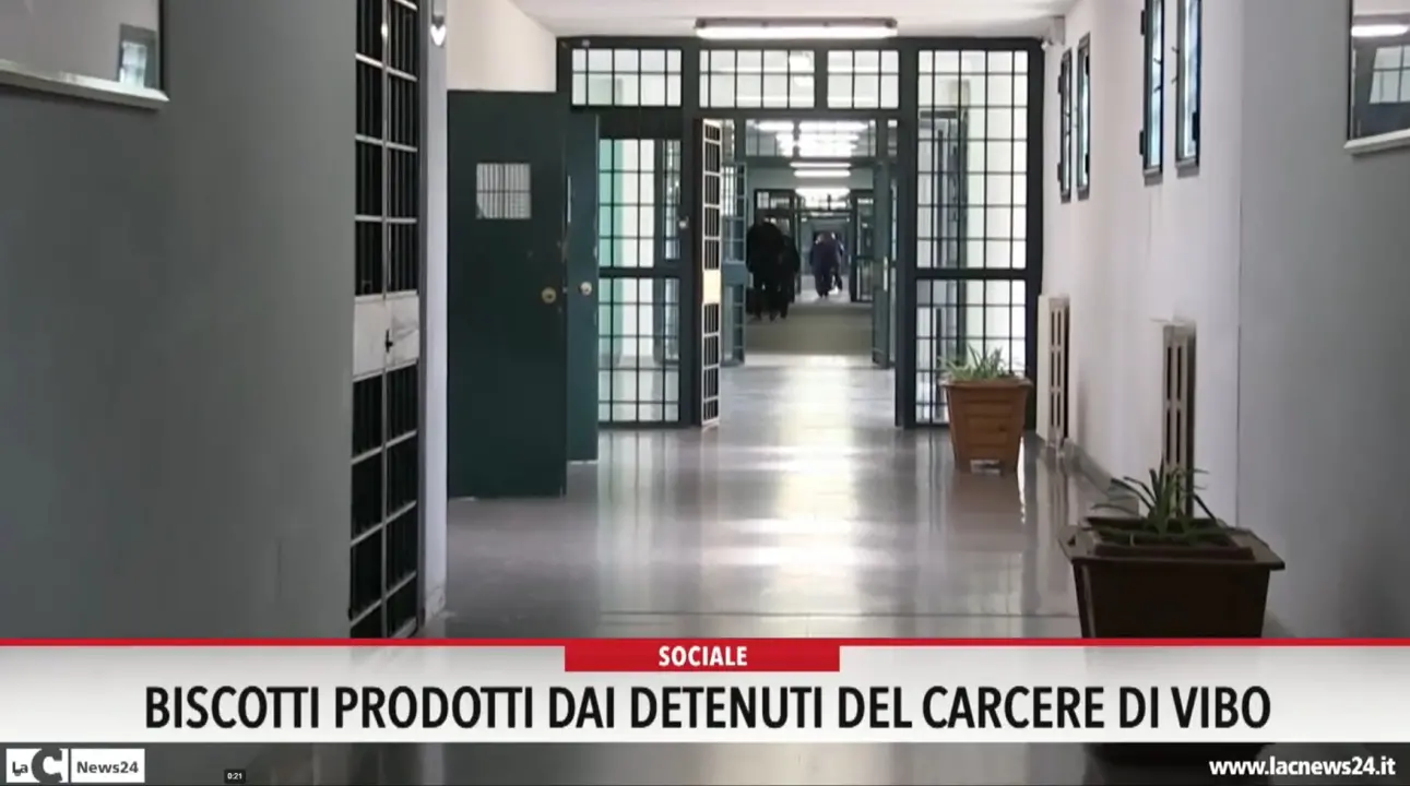 Un dolce riscatto, nel carcere di Vibo un laboratorio che permette ai detenuti di apprendere l’arte dei biscotti\n