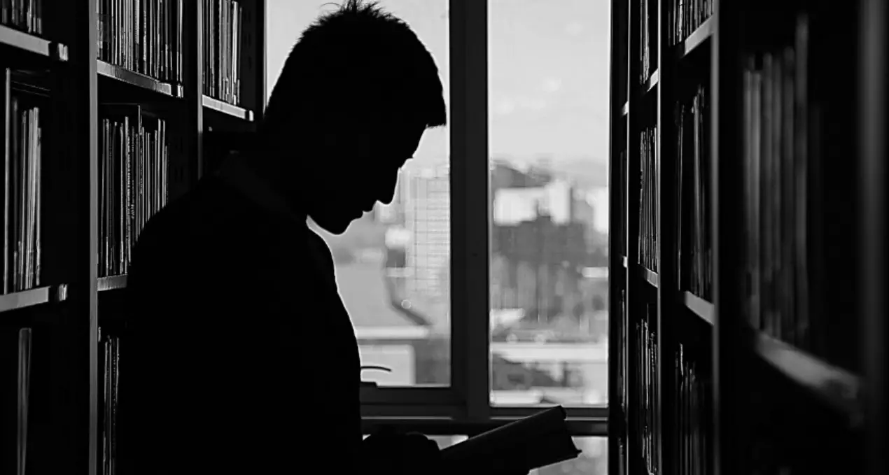 Dalla censura all’eufemismo, quando le parole cambiano il senso della realtà e della politica\n