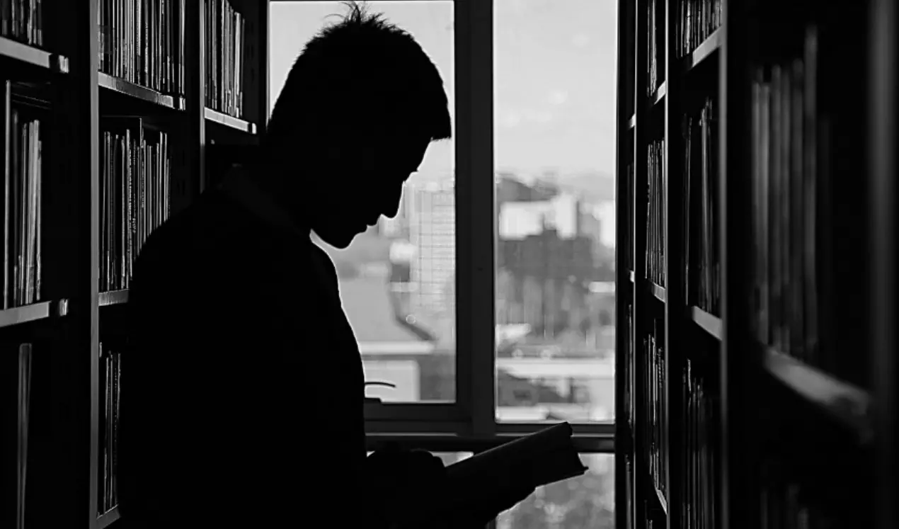 Dalla censura all’eufemismo, quando le parole cambiano il senso della realtà e della politica\n