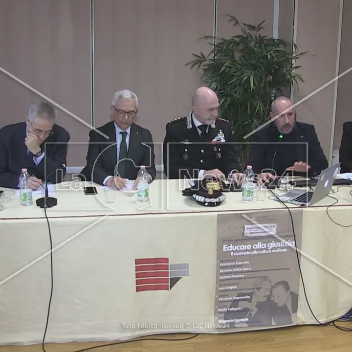 All’Unical lezione antimafia con il procuratore di Cosenza Capomolla: «Dagli studenti energie positive per la Calabria»\n