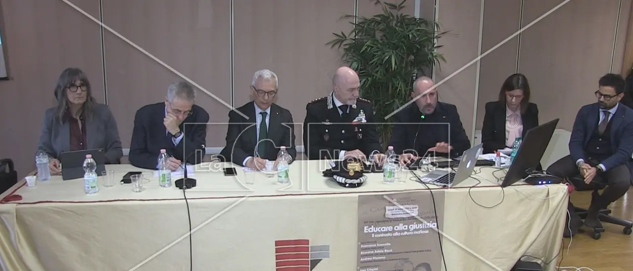 All’Unical lezione antimafia con il procuratore di Cosenza Capomolla: «Dagli studenti energie positive per la Calabria»\n