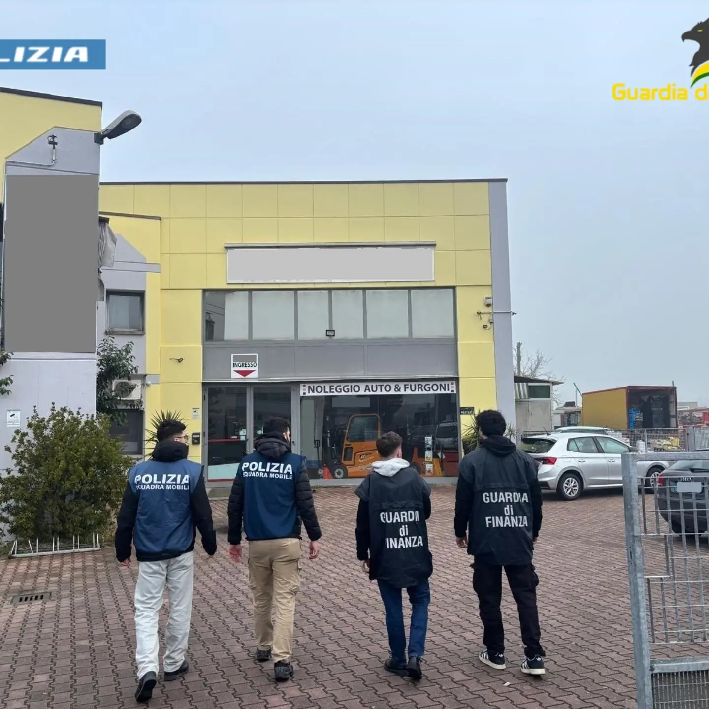 Il potere della ’ndrangheta in Emilia, affiliato costretto a baciare i piedi del boss dopo averlo “tradito”\n