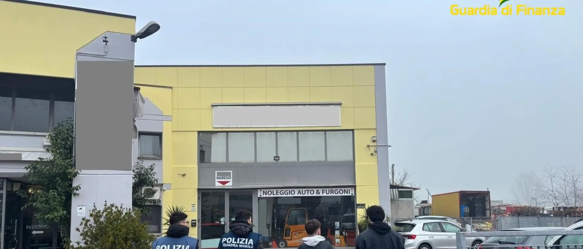 Il potere della ’ndrangheta in Emilia, affiliato costretto a baciare i piedi del boss dopo averlo “tradito”\n