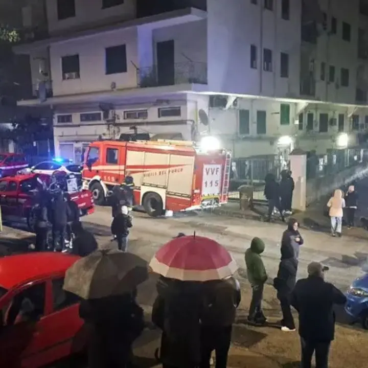 Forte scossa di\u00A0terremoto di magnitudo 4.4 ai Campi Flegrei:\u00A0paura e gente in strada. Salvata una donna