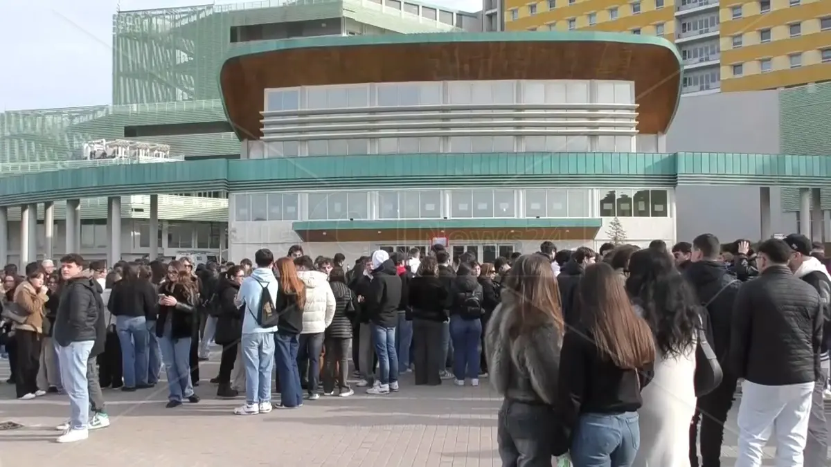 Medicina, addio al numero chiuso ma solo per un semestre. In Calabria\u00A0c’è chi gioisce\u00A0e chi resta cauto: «Solito escamotage all’italiana»\n