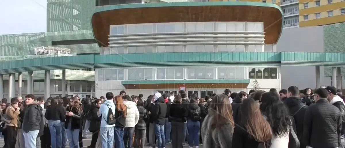 Medicina, addio al numero chiuso ma solo per un semestre. In Calabria\u00A0c’è chi gioisce\u00A0e chi resta cauto: «Solito escamotage all’italiana»\n