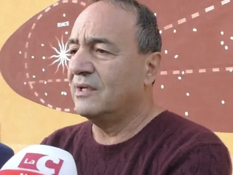 Mimmo Lucano, avviata la procedura per la decadenza da sindaco di Riace: parte la nota della Prefettura