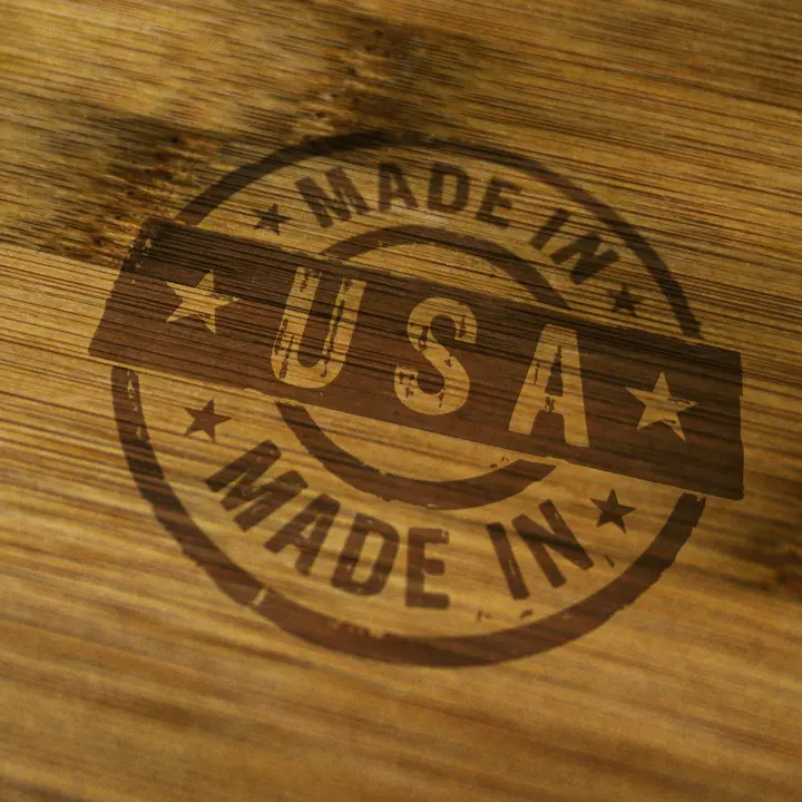 Ali di pollo, american whiskey, mutande e ostie: la vendetta dell’Europa contro i dazi di Trump