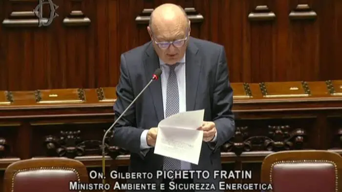 Bonifica Sin Crotone, il ministro Pichetto: «Avviato riesame sul deposito dei rifiuti. A breve conferenza di servizi decisoria»