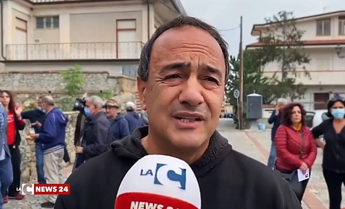 Riace, Mimmo Lucano dopo l’avvio della procedura per la decadenza: «Non mollo, affronterò\u00A0anche questa»