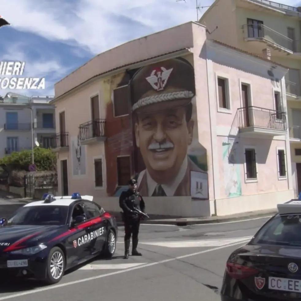 Chiedevano soldi a un imprenditore edile per garantirgli la “protezione” nel Cosentino: arrestate 5 persone per estorsione\n