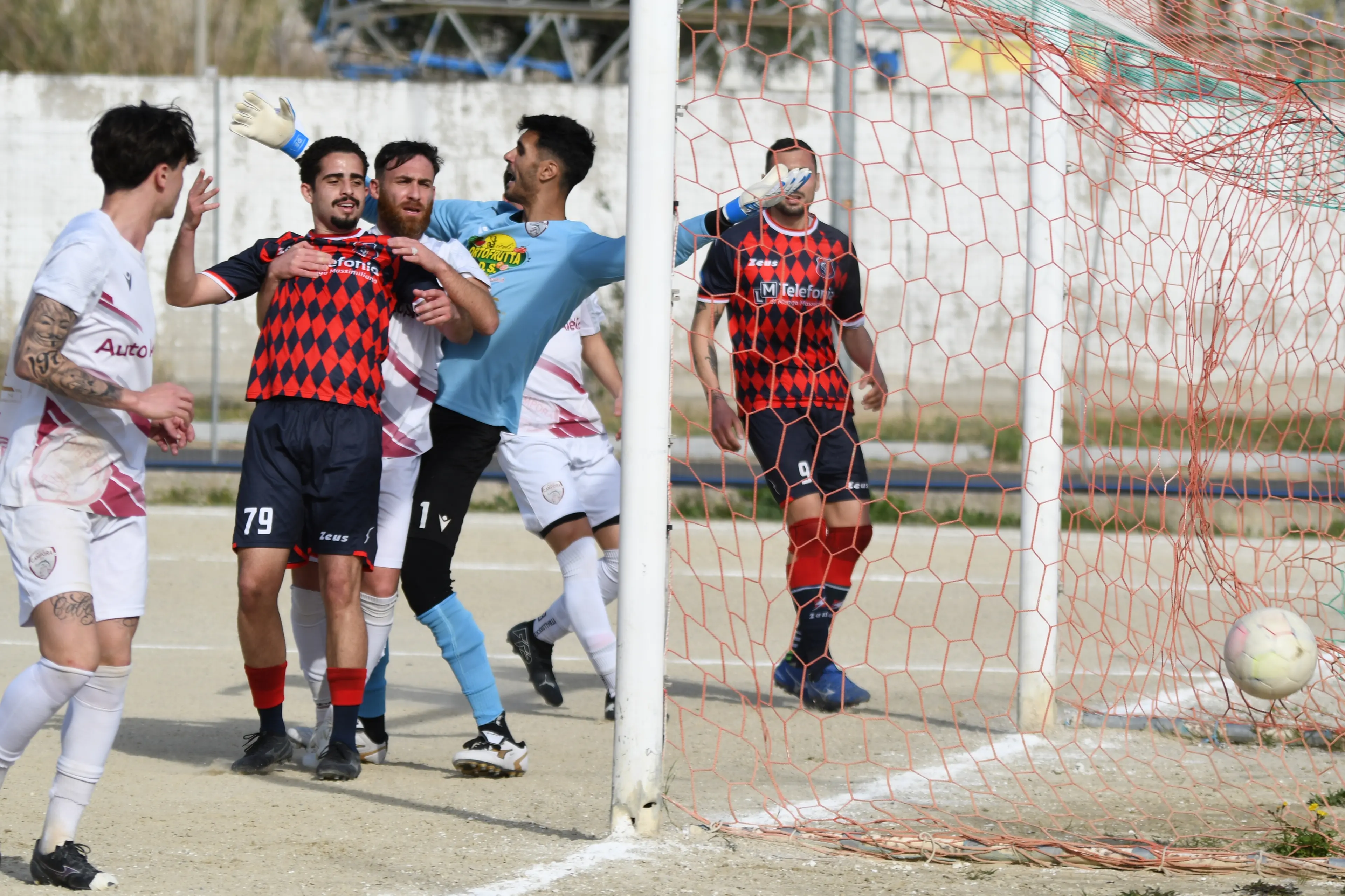 Promozione A, la capolista Trebisacce ad Amantea per avvicinare la meta. Cotronei e Sersale il big match. Ecco il 25esimo turno