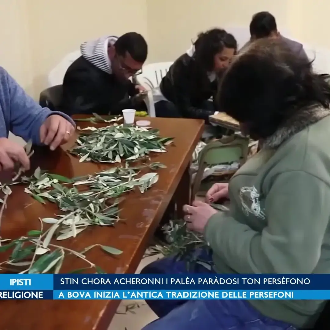L’antica arte dell’intreccio delle palme rivive a Bova, ecco le\u00A0Persefoni\u00A0simbolo di fede e identità