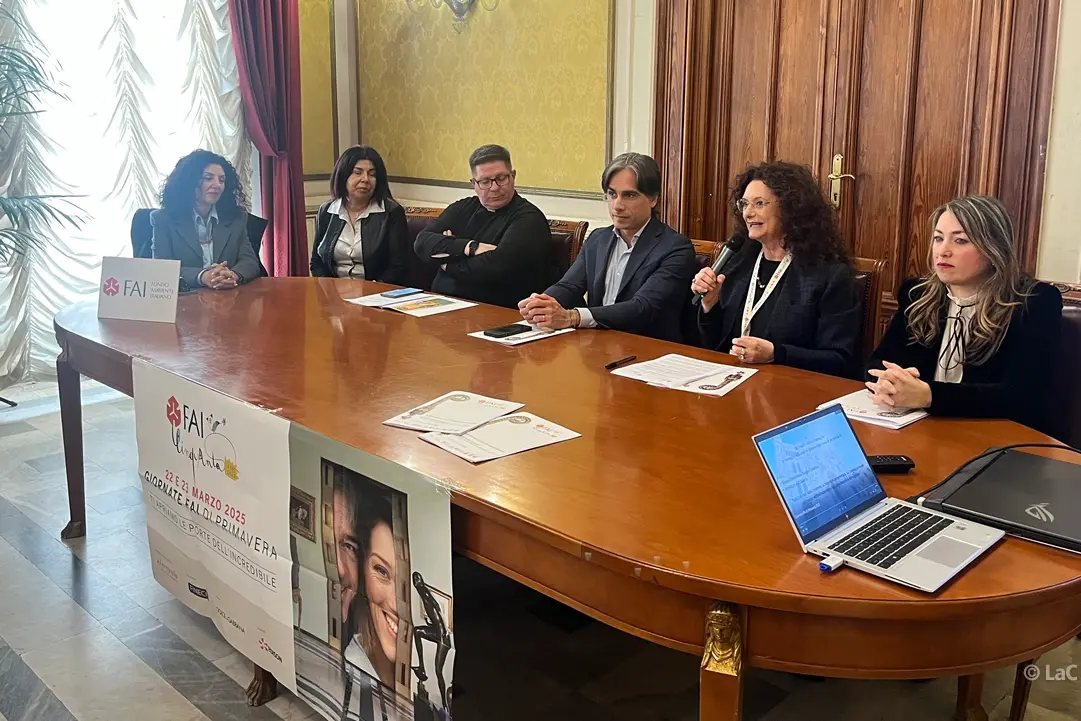 <p>La conferenza stampa delle giornate Fai di Primavera 2025 nel salone Italo Falcomat&agrave; di palazzo San Giorgio a Reggio</p>\\n