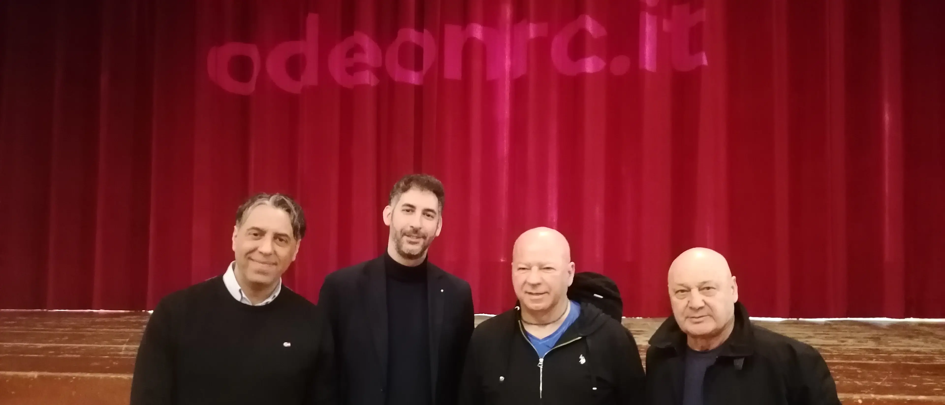 Al Cine Teatro Odeon standing ovation per il comico siciliano Giovanni Cacioppo\n