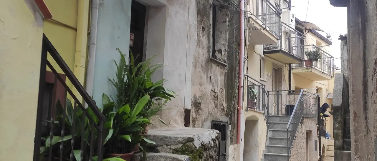 Case in vendita a un euro, il Comune di Gasperina apre il suo patrimonio per favorire l’emigrazione di ritorno\n