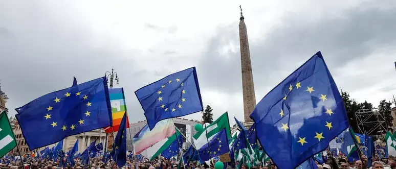 La manifestazione per l’Europa a Roma fa sold out, Michele Serra: «In un mondo sempre meno democratico la nostra unione è salvezza»\n