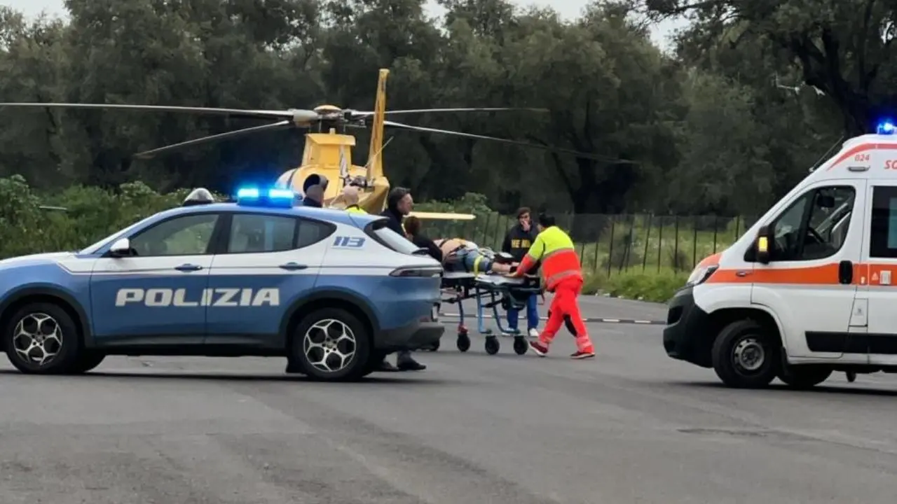 Corigliano Rossano, giovane in moto finisce in una scarpata: è in gravi condizioni\n