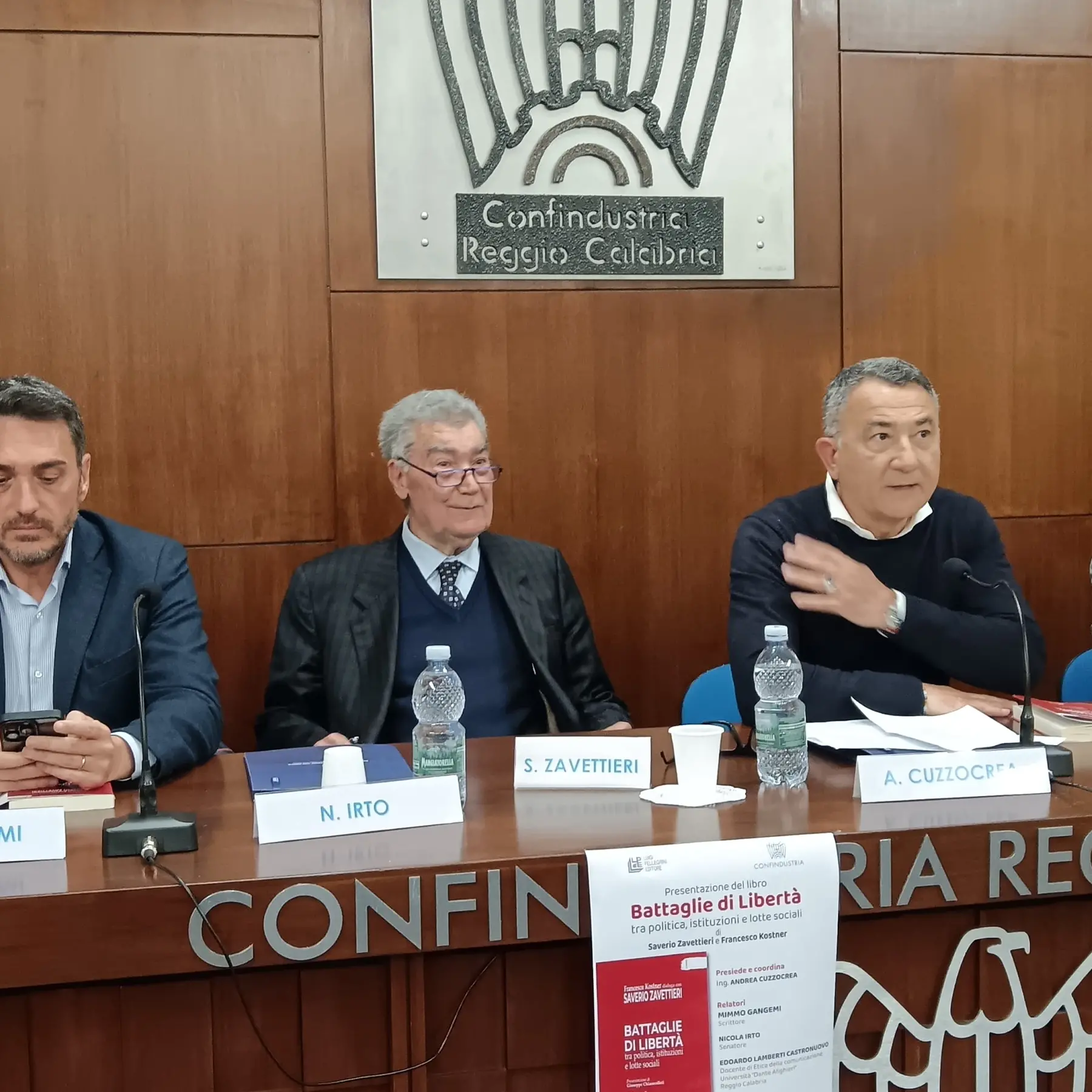 Le “Battaglie di libertà” di Saverio Zavettieri: l’eredità politica in un viaggio tra storia e polemiche\n