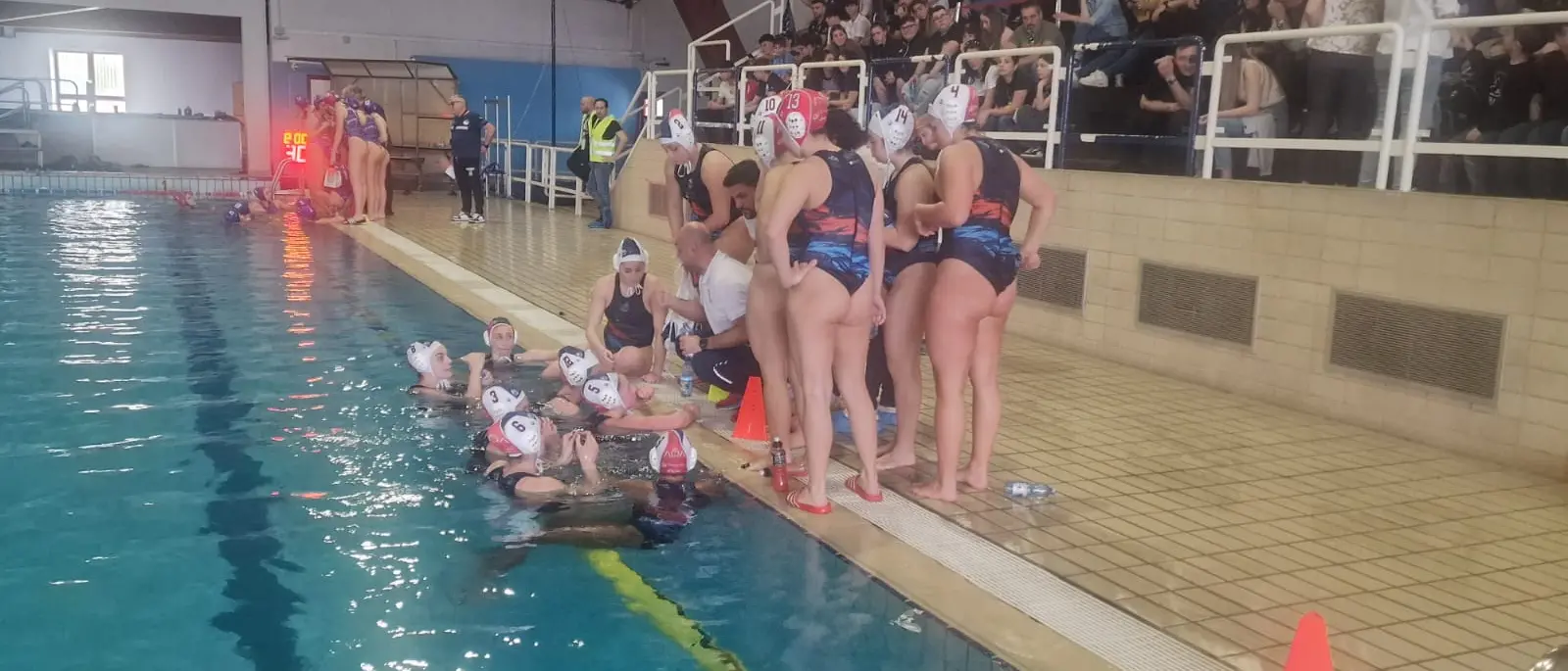 Serie A1 femminile, la Pallanuoto Cosenza resiste contro Bogliasco: 9-9 nello scontro diretto per la salvezza\n