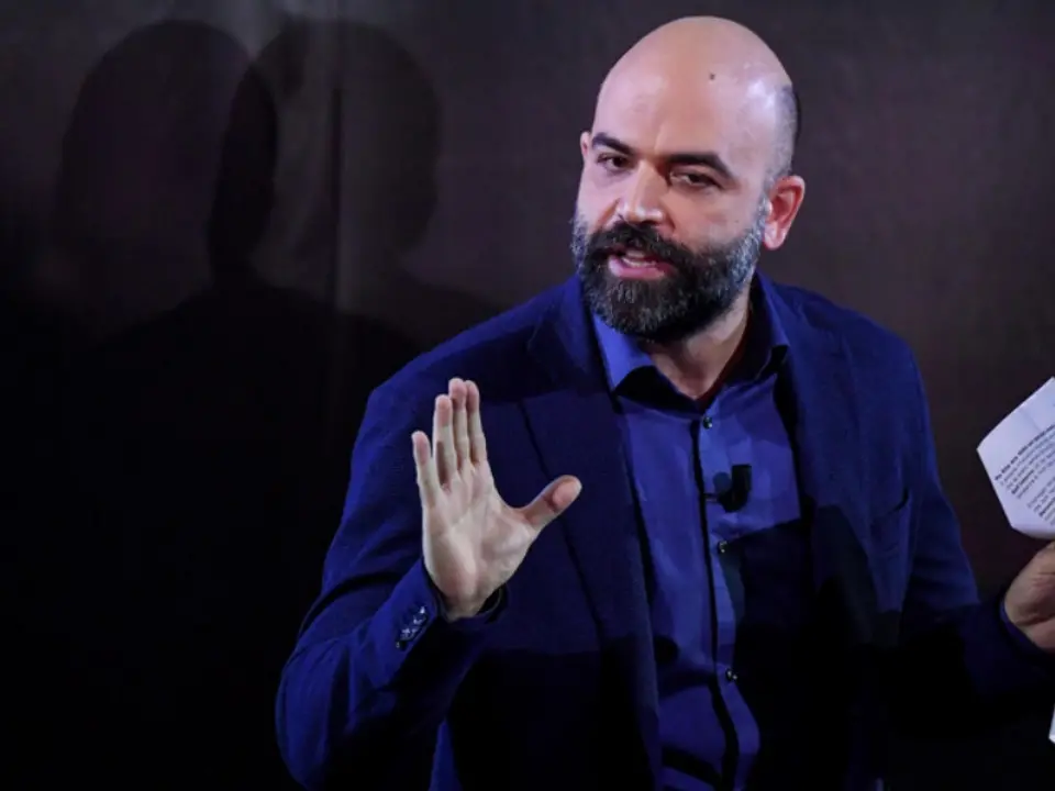 Saviano affonda la Gintoneria: «Come nei night della ‘Ndrangheta, tra champagne e cocaina si nasconde il vero business»