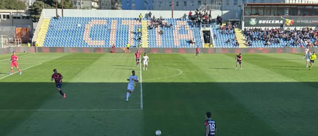 Il Crotone affonda la capolista Cerignola: allo Scida decidono Vitale e Ricci dopo il momentaneo pari di Salvemini\n