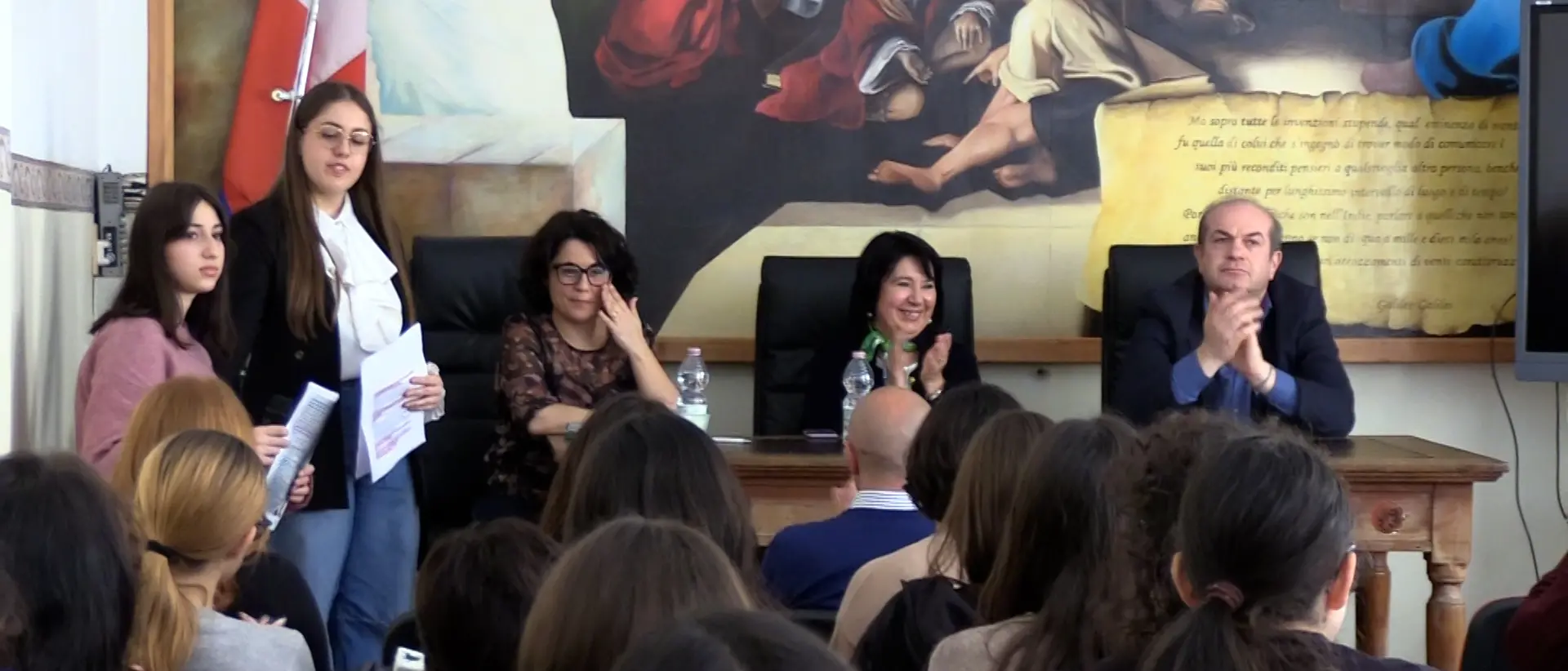 Gli studenti del Liceo Gulli di Reggio Calabria incontrano lo scrittore Andrea Di Consoli: un dialogo sulla letteratura meridionale e la ricerca interiore\n