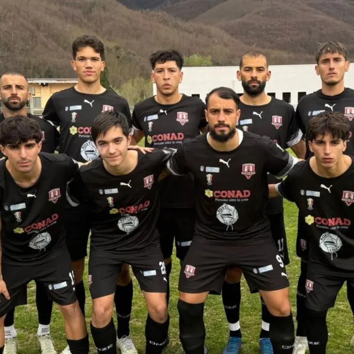 Eccellenza, il Praiatortora torna a sorridere e lo fa battendo il Rende per 2-0. Lentini: «Vogliamo e dobbiamo fare i play off»\n