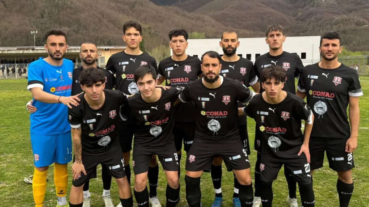 Eccellenza, il Praiatortora torna a sorridere e lo fa battendo il Rende per 2-0. Lentini: «Vogliamo e dobbiamo fare i play off»\n