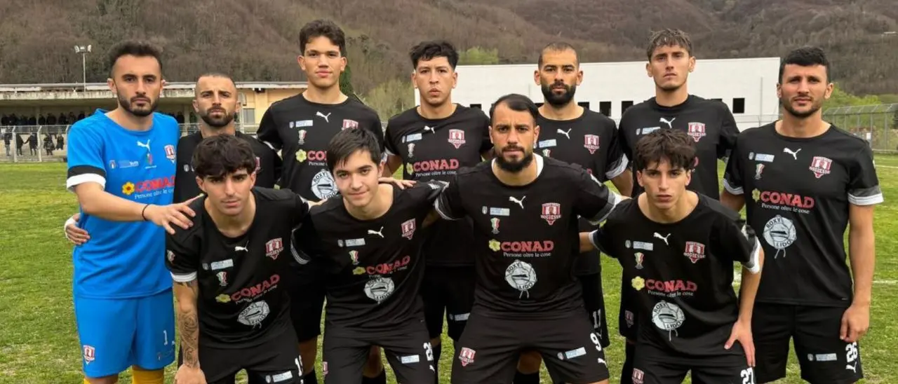 Eccellenza, il Praiatortora torna a sorridere e lo fa battendo il Rende per 2-0. Lentini: «Vogliamo e dobbiamo fare i play off»\n