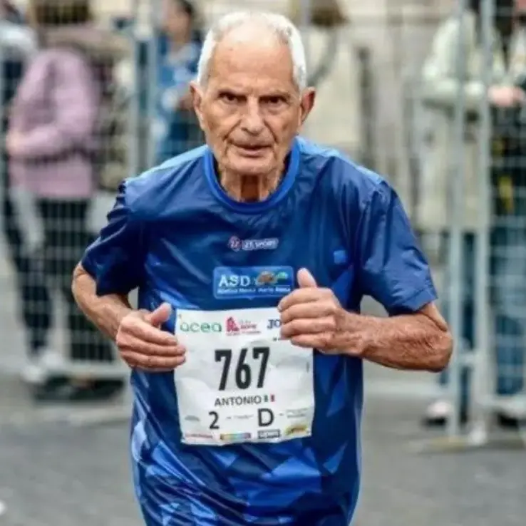 Corre più veloce dell'età il 92enne calabrese Antonio Rao, strepitoso tempo alla Maratona di Roma\n